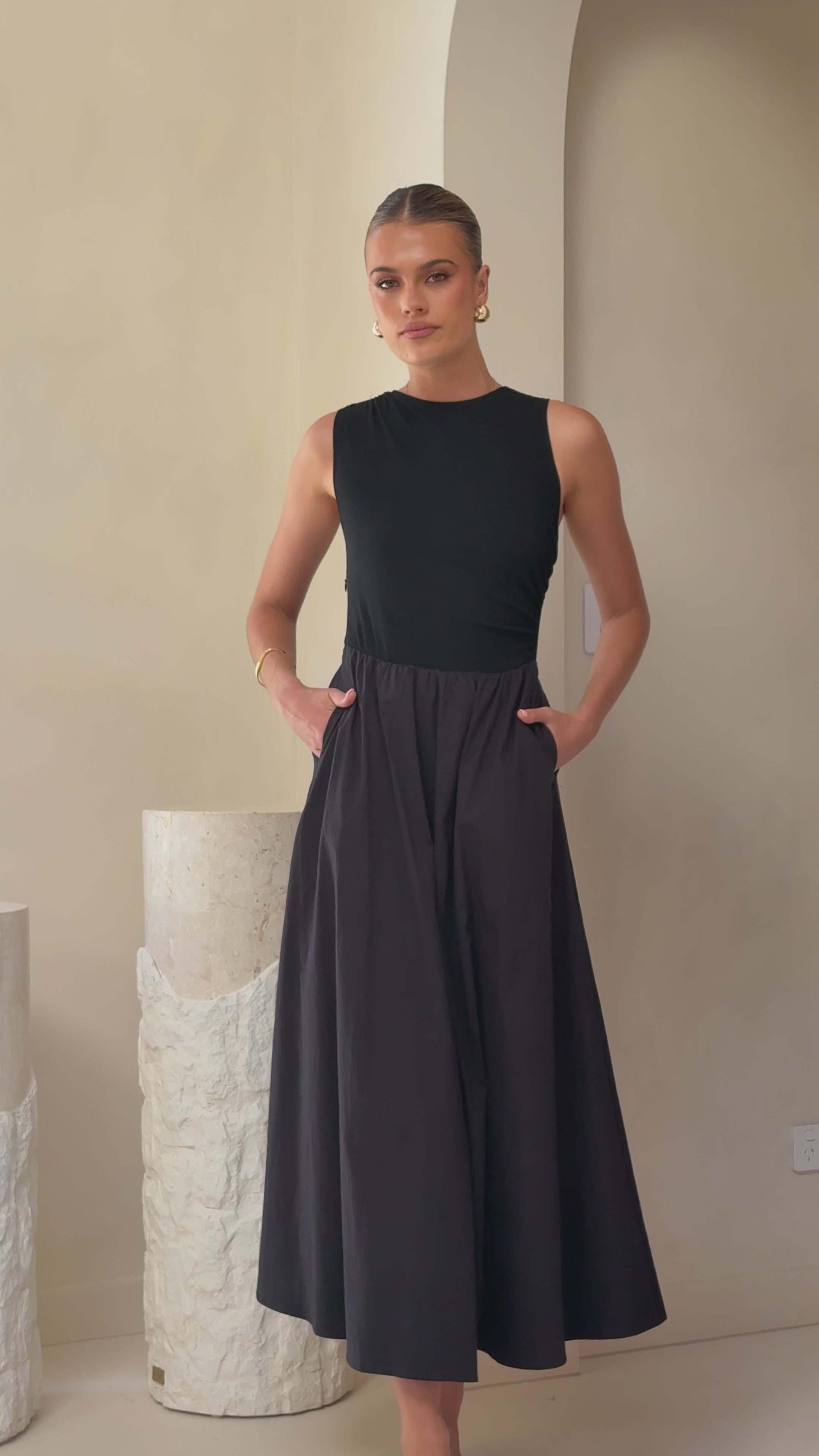 Aria Sleeveless Midi Dress - Black