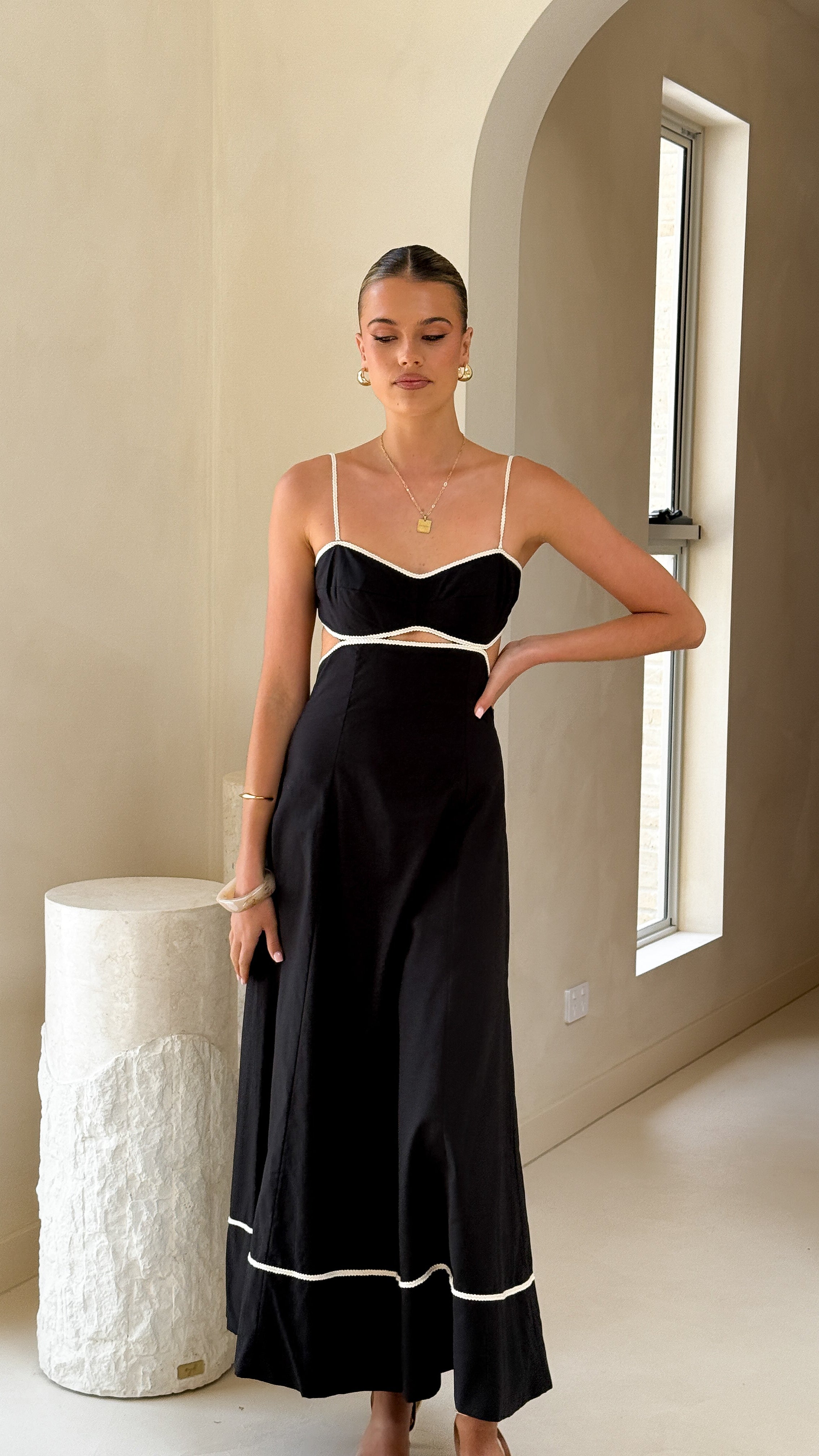 Nereda Maxi Dress - Black