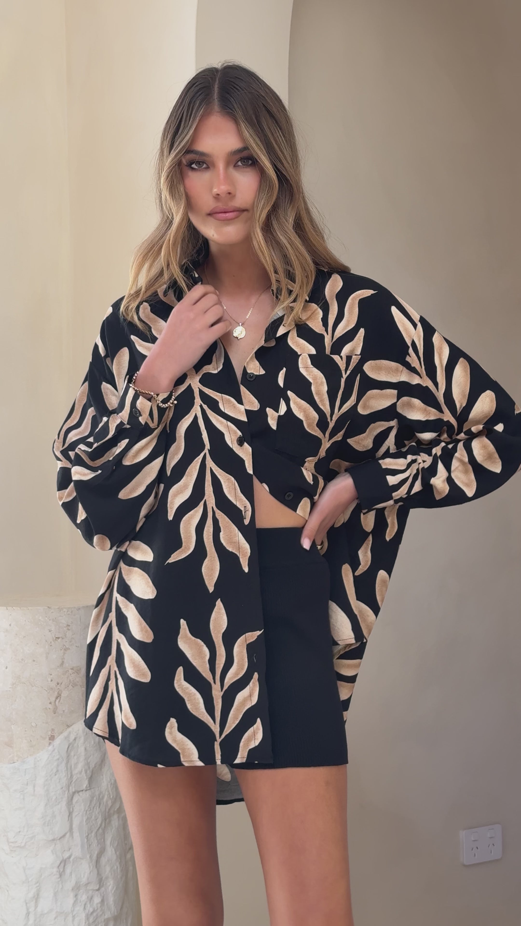 Koa Button Up Top - Black/Tan Print